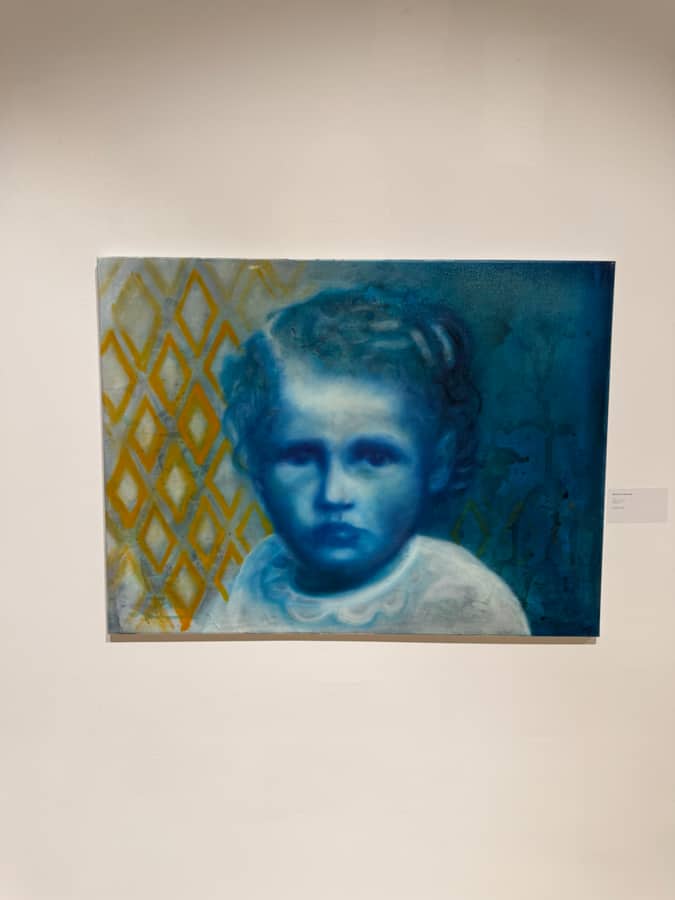 Maleri av Monica Vermeer, Liv, hengende i galleriet